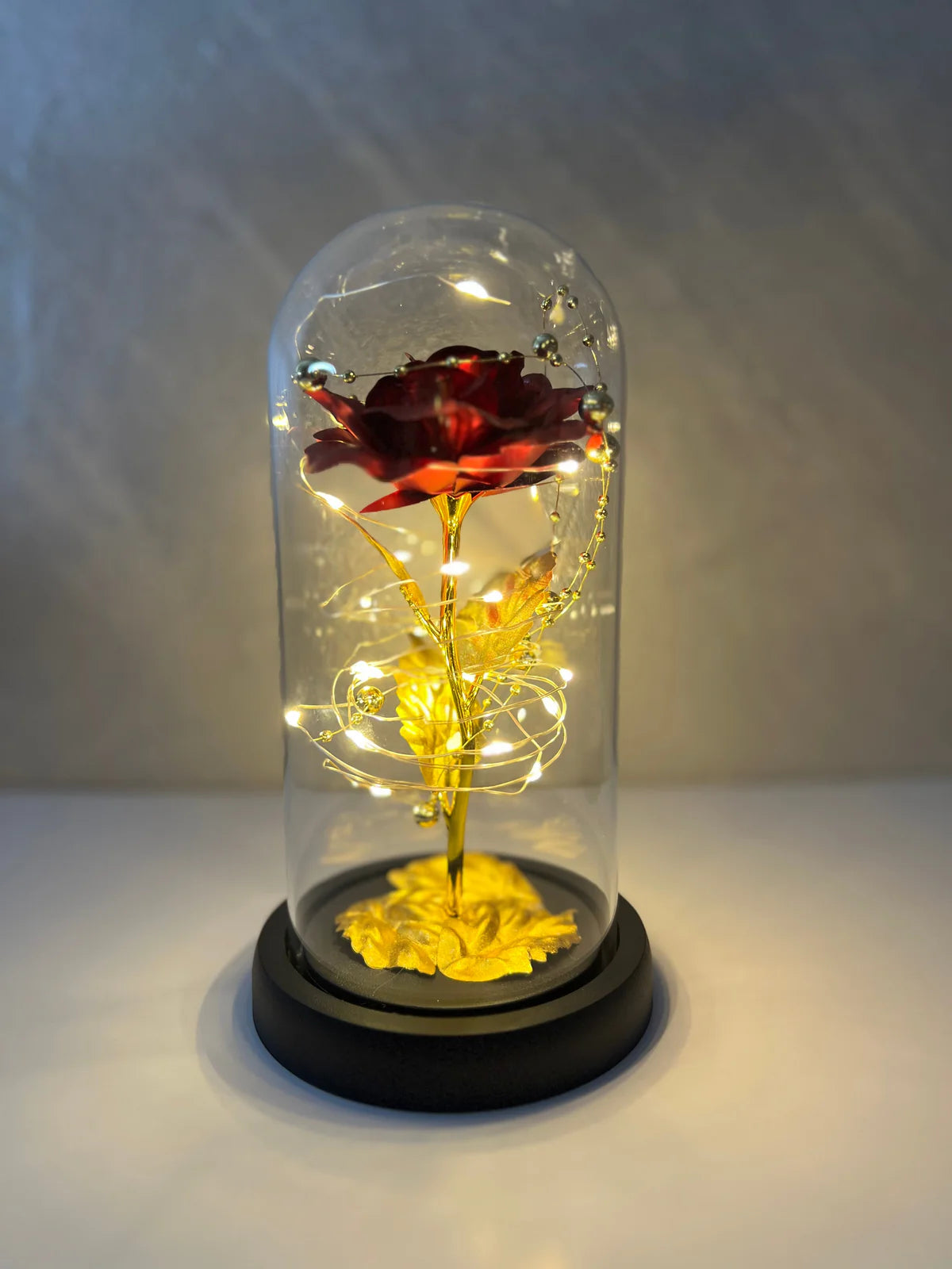 Zlatna svetleća ruža u staklenom zvonu - romantični poklon za svaku priliku