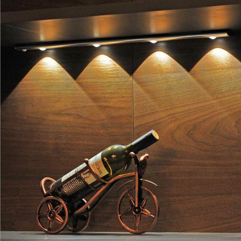 Prenosiva LED lampa sa senzorom pokreta