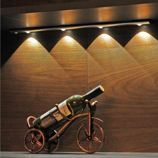 Prenosiva LED lampa sa senzorom pokreta