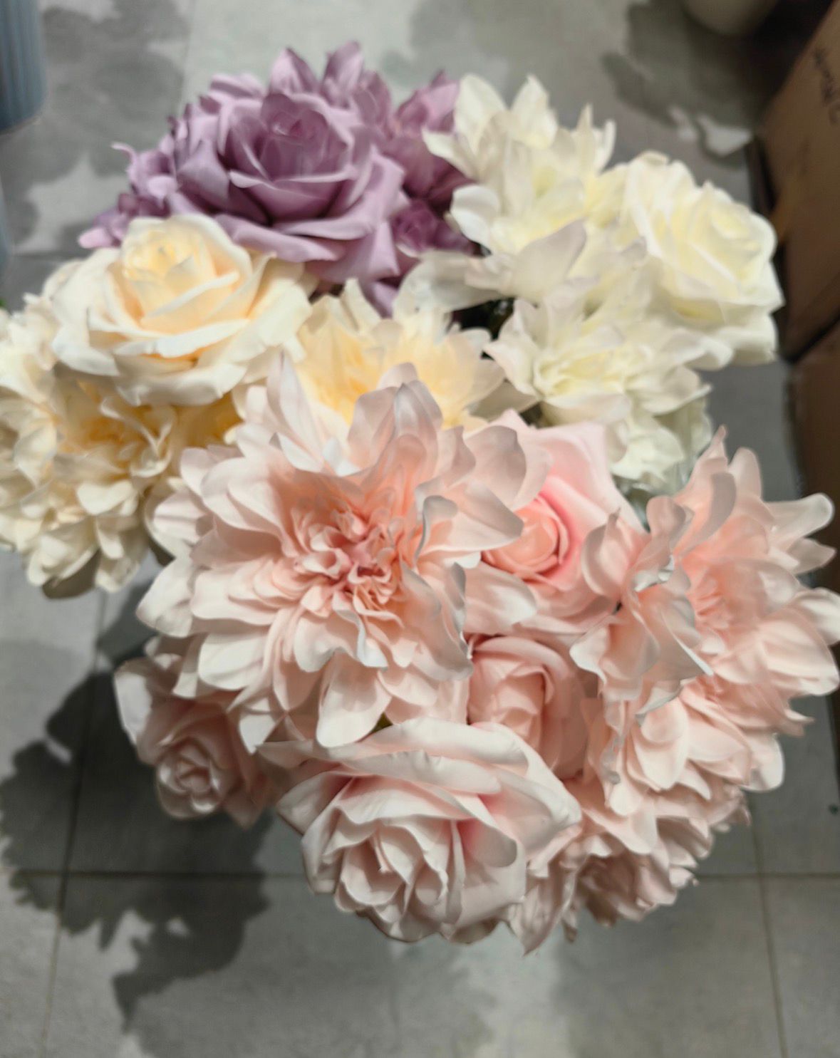 Dekorativni cvet dalija-ruža - svilenkasti cvet (7 cvetova)