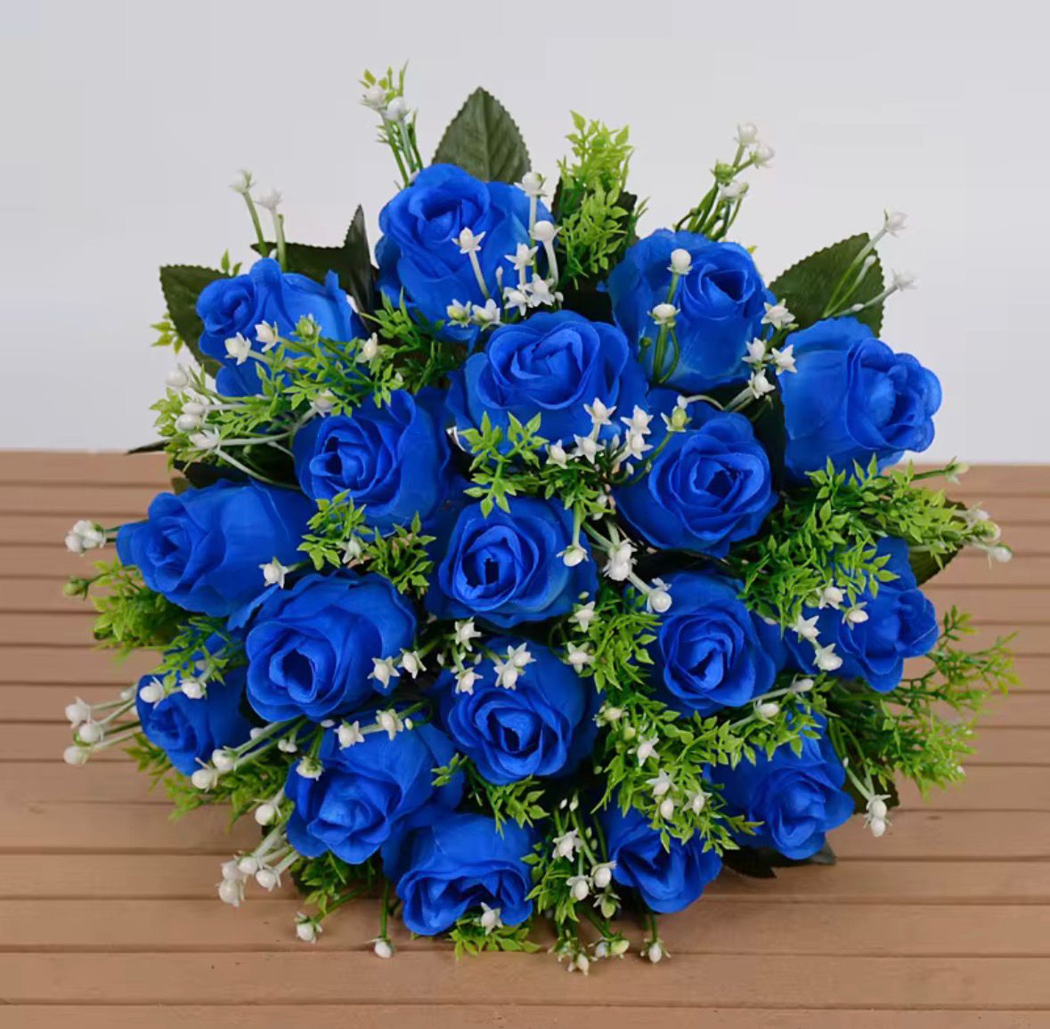 Veliki dekorativni buket ruža - 18 cvetova (4 boje)