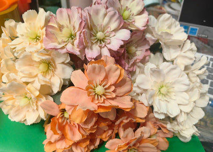 Buket „srećne“ krizanteme - veštačko svileno cveće (10 cvetova)